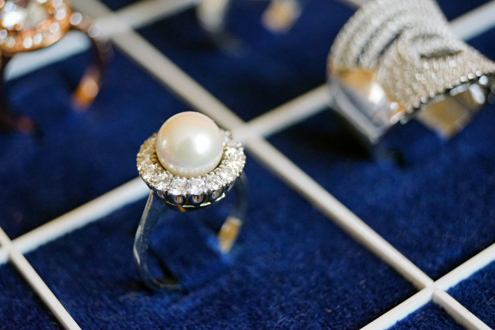 4 Easy Tips on Keeping Your Pearl Jewelry Clean for Years to Come