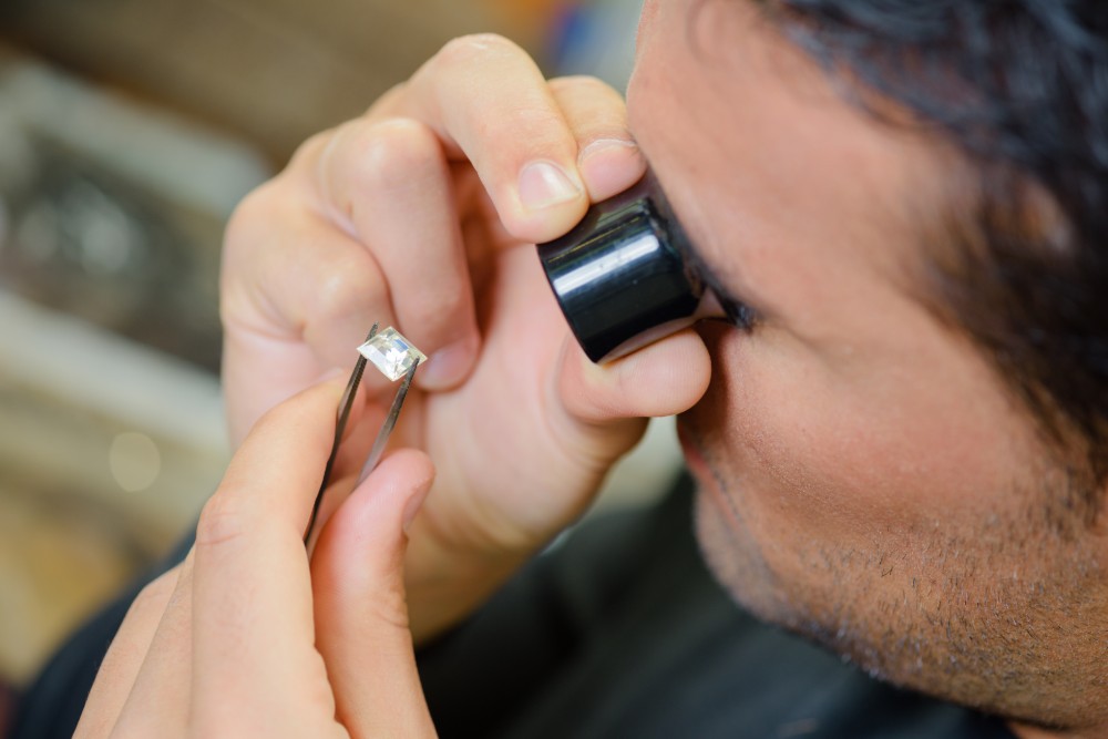 How to Choose a Diamond: From the 4 C?s to Happily Ever After