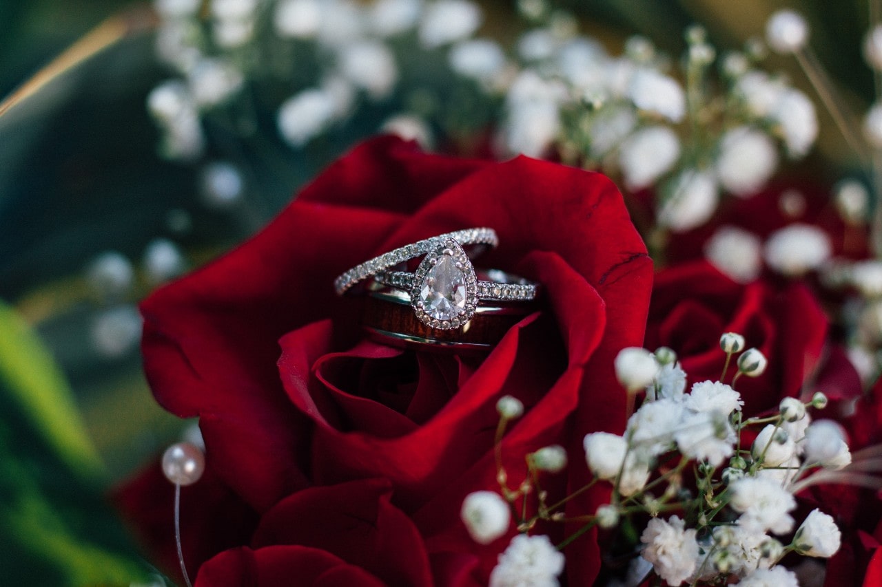Guide to Matching Wedding Bands and Engagement Rings